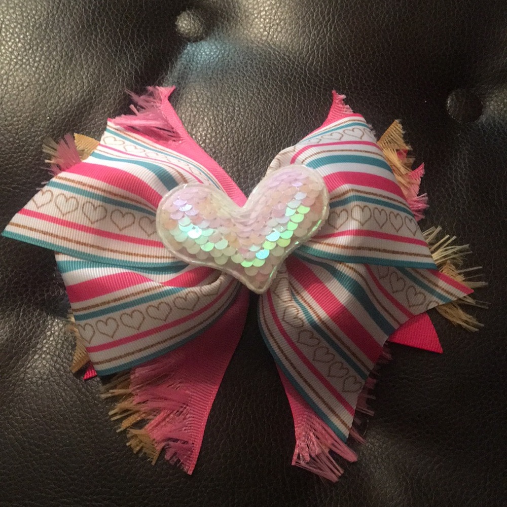 Boutique heart bow